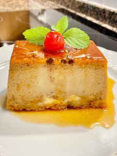 Una foto de Pudín con pastel de naranja