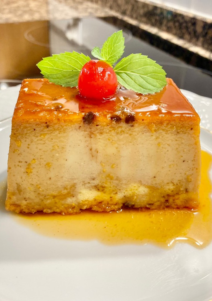 Una foto de Pudín con pastel de naranja