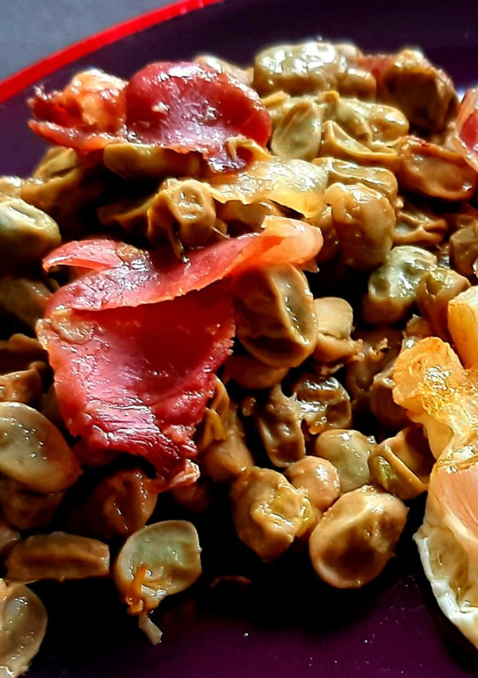 Una foto de Habas con jamón