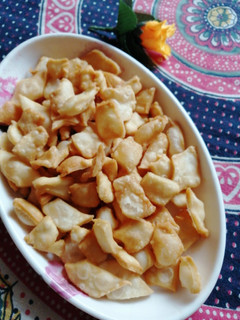 नमक पारे (namak pare recipe in Hindi) रेसिपी मुख्य फोटो