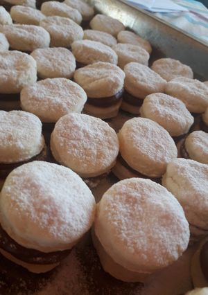 Una foto de Alfajores peruanos