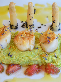 Una foto de Ensalada de vieiras con vinagreta de mango