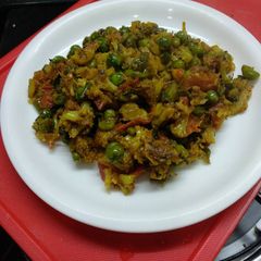 A picture of Gobhi gajar matar.