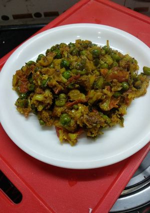 A picture of Gobhi gajar matar.