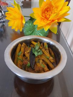 सहजन की सब्जी(Sahjan ki sabzi recipe in Hindi) रेसिपी मुख्य फोटो