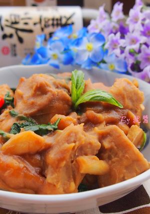 【源釀醬油】 塔香芋頭燒雞 的食譜成品照片