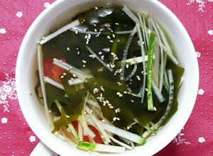 Hình của món Canh Rong Biển Dưa Chuột Mát Lạnh 오이미역냉국.