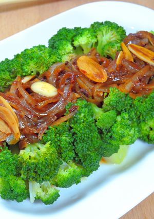 洋蔥炸醬花椰菜 的食譜成品照片