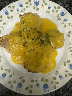 Una foto de 609. Contramuslos de pollo con salsa de naranja y limón en freidora de aire (principal carne)