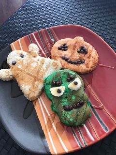 Reggeli palacsinta Halloween köntösben recept fotója