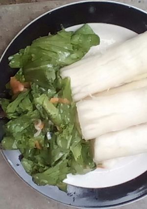 A picture of Cassava with lettuce.