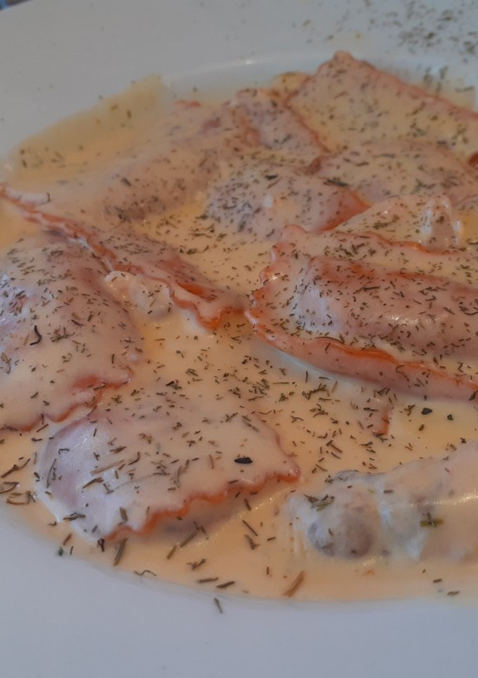 Una foto de Fagottini con gambas y salmón
