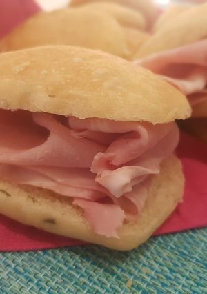 Foto di Focaccine al profumo di erba cipollina