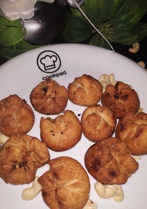 A picture of Mheete Samose mewa stuffed.