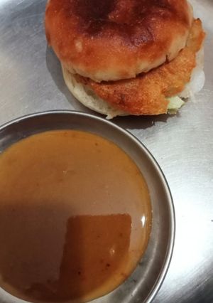 बर्गर(Burger recipe in hindi) रेसिपी मुख्य फोटो