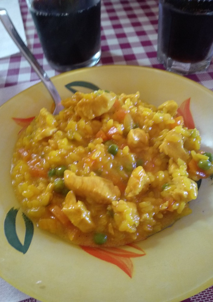 Una foto de Arroz con pechuga de pollo troceadas