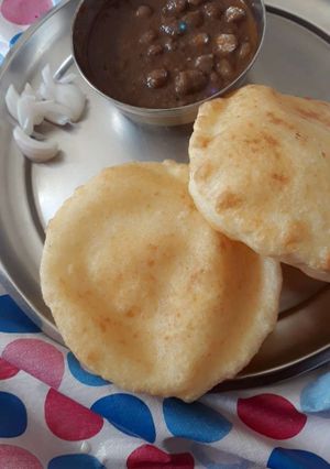 A picture of Poori chole.