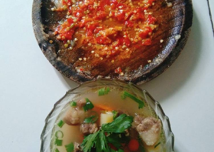 Sop babi Dan sambal limau
