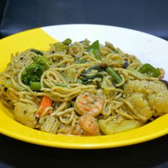 A picture of Prawns Chow Mein.