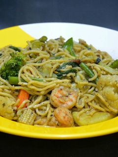 A picture of Prawns Chow Mein.