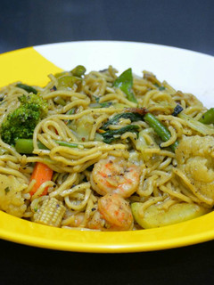 A picture of Prawns Chow Mein.
