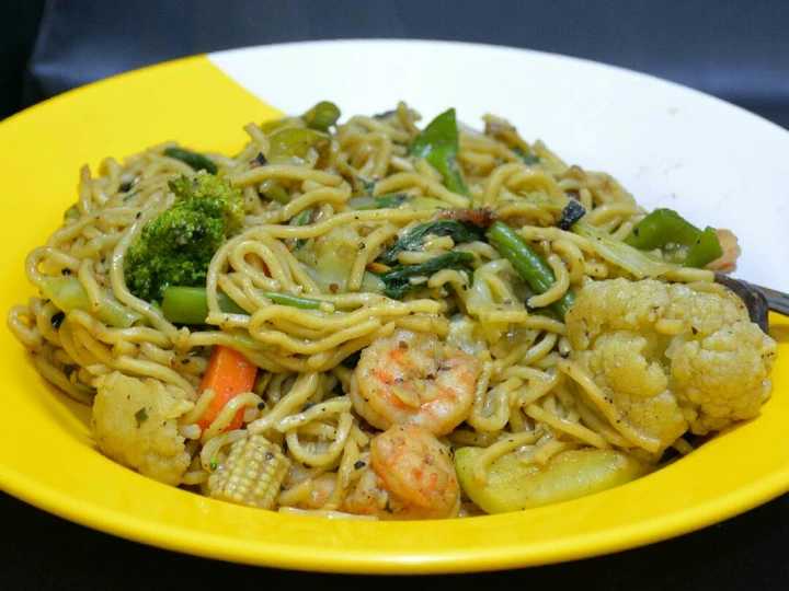 Easy Steps to Prepare Prawns Chow Mein the Can Spoil the Tongue Tasty