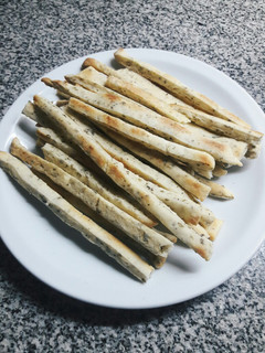 Una foto de Grisines de orégano y queso súper fáciles