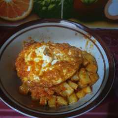 รูปของ Sambal goreng kentang dan telur ceplok sederhana