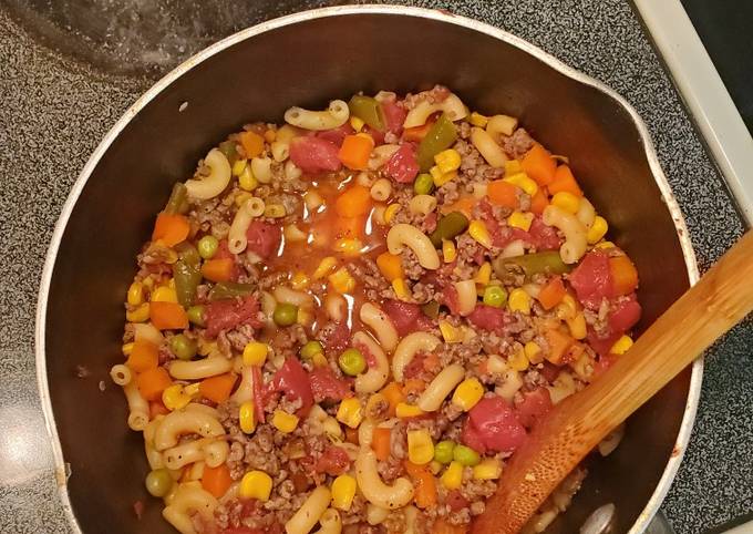 Beef macaroni soup