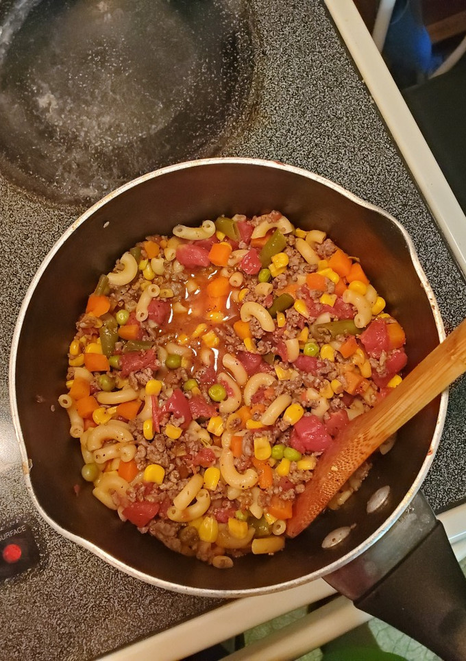 A picture of Beef macaroni soup.