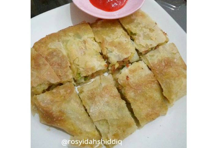 Martabak telur kulit lumpia isi sosis