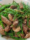 ผัดดอกกุ้ยช่ายใส่เครื่องในไก่