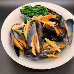 Ginisang Tahong/ Stir Fried Mussels A picture of Ginisang Tahong/ Stir Fried Mussels.