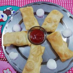 A picture of Noodle spring rolls.