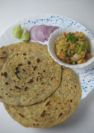A picture of Pudina Lachha paratha.