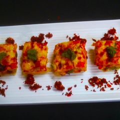 A picture of Lasaniya Rawa Dhokla.