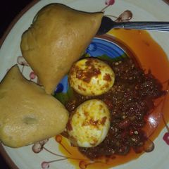 A picture of Alale egg nd source.