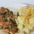 Pollo al verdeo con papa brava