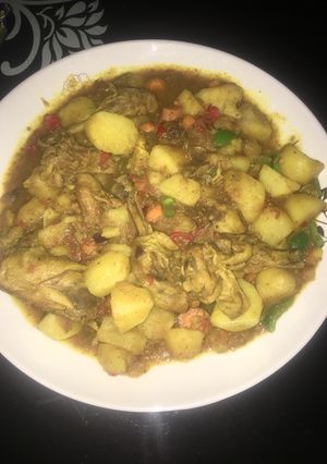 A picture of Chicken and potato porridge.