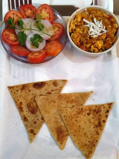 પનીર ભુરજી (Paneer Bhurji Recipe In Gujarati) રેસીપી મુખ્ય ફોટો