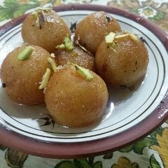 A picture of Soji kay gulab jamun.
