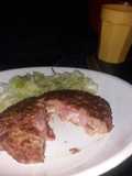 Hamburguesa de carne rellena