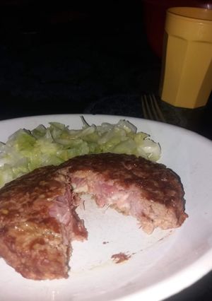 Una foto de Hamburguesa de carne rellena
