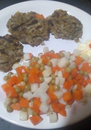 Una foto de Hamburguesas de lentejas veraniego