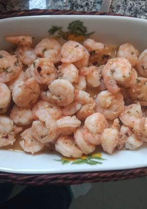 Una foto de Camarones al ajillo