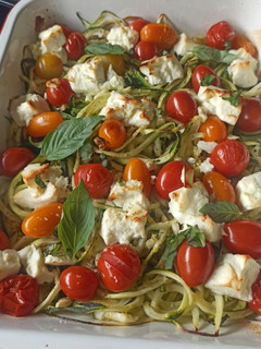 Une photo de Spaghetti de courgettes, feta et tomates cerises