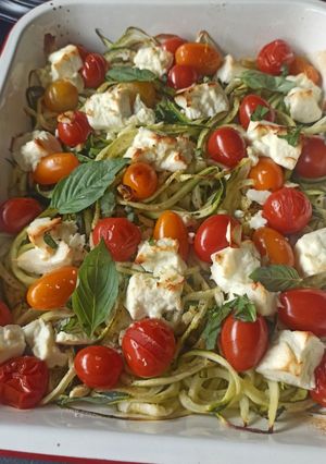 Une photo de Spaghetti de courgettes, feta et tomates cerises