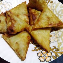 A picture of Qeema samosa.