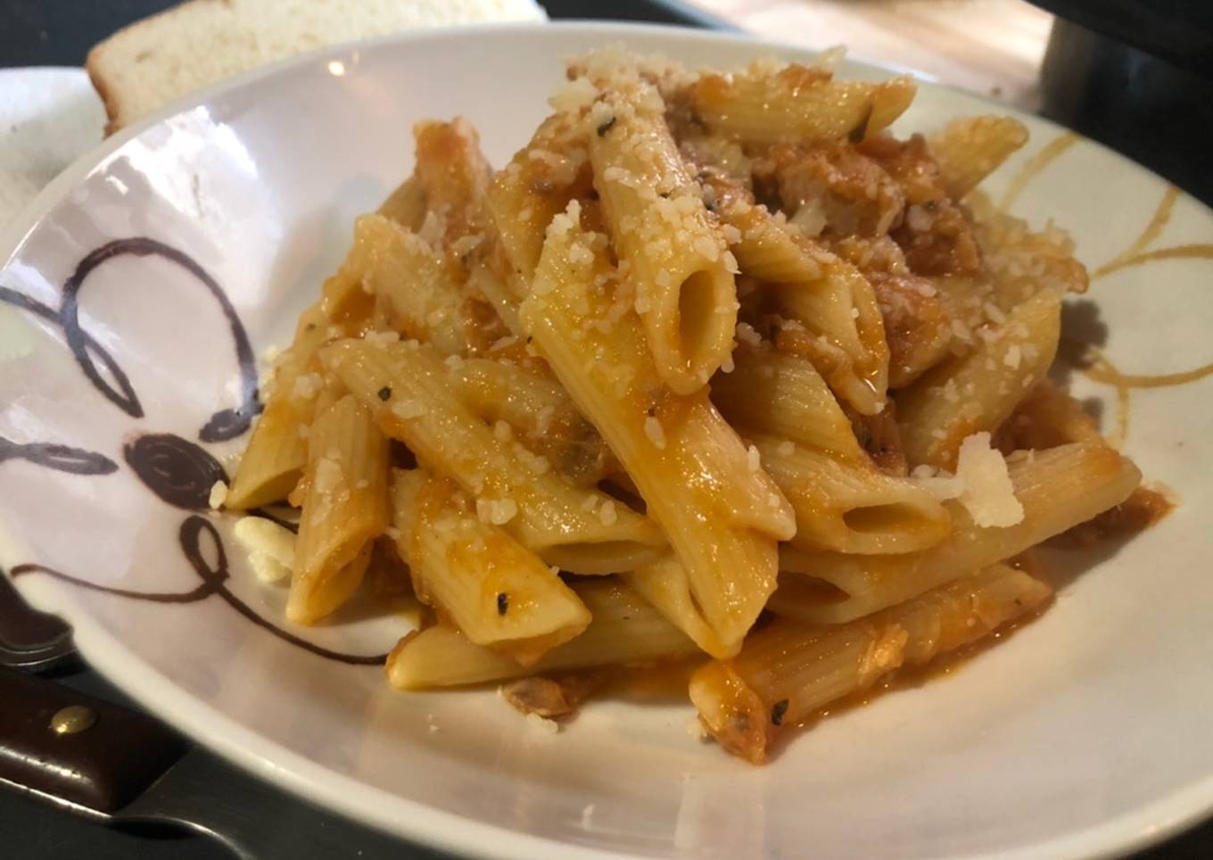 Macarrones con tomate natural y atún (fácil, rápido y sano)