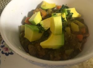 Una foto de Cazuela de lentejas con chorizo antioqueño y tocineta